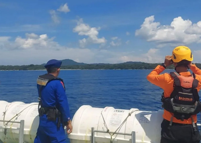 Tim SAR Perluas Pencarian Delapan ABK KM Maulana 