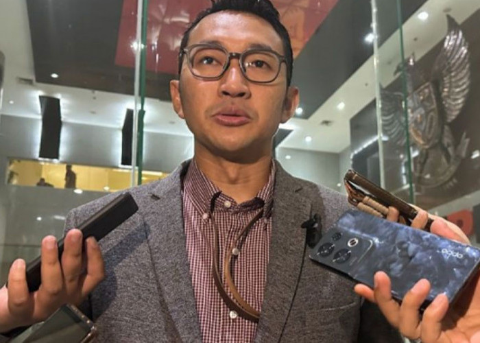 KPK Geledah Rumah Ade Kuswara Kunang