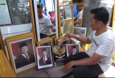 Pedagang Foto Kebanjiran Order