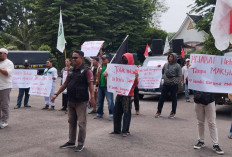 Kinerja Pemkot Jambi Dikecam, Warga Gelar Demo Desak Tutup 'DINASTY'