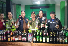 Satpol-PP Amankan Ratusan Botol Minuman Beralkohol dari Toko Kelontong dan Tempat Hiburan Malam