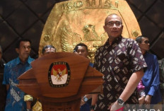 Jokowi Teken Keppres PTDH Ketua KPU Hasyim Asy'ari