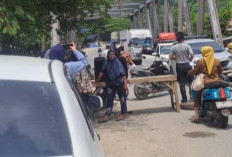 Warga Blokir Jalan di Muara Emat, Ini Tuntutannya