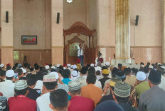 UAS Khutbah Jum'at di Masjid Agung Nur Addarojat Sabak
