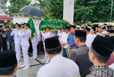 Ribuan Pelayat Antarkan Almarhum Rektor UIN STS Jambi Prof. As'ad ke Taman Makam Pahlawan