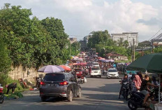 Semrawutnya PKL Talang Banjar Sebabkan Jalan Macet Parah