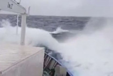 BMKG Peringatkan Bahaya Gelombang Laut Tinggi Capai 6 Meter