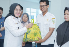 Pj Walikota Jambi Salurkan Paket Sembako untuk TKK, PHL dan CS