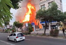 Si Jago Merah Mengamuk, Bedeng dan Ruko Kimia Farma Ludes Terbakar 