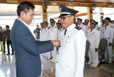 Fadhil Arief Lantik Kepala Desa dan Kukuhkan Penyesuaian Masa Jabatan