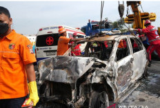 GAWAT! Minibus yang Kecelakaan di KM 58 Tol Jakarta-Cikampek Trevel Gelap