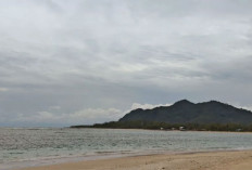 Laut biru dan Pasir Putih Berpadu Indah 