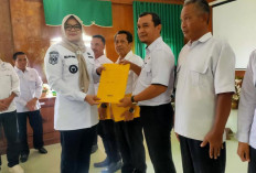 Bupati Tanjabtim Serahkan SPPT dan DHKP PBB 2025, Dorong Optimalisasi Pajak Daerah