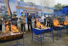 Musnahkan Jutaan Batang Rokok Ilegal 