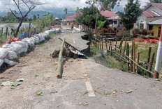 Warga Minta PUPR Perbaiki Jalan Amblas