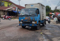 Rusak dan Semrawut di Tengah Kota