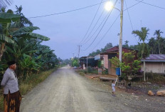 Dusun Nusantara Kini Terang Berkat Pembangunan Lampu Penerangan Jalan