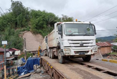 Pengerjaan Jembatan Darurat Tamiai-Bangko Dikebut, Ditargetkan Minggu Bisa Dilewati Kendaraan