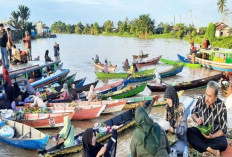 Satu-Satunya Pasar Terapung Alami Hingga Menjadi Bagian dari Situs Geopark Meratus 