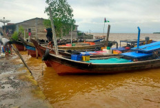 Hujan dan Angin Kencang Landa Pesisir Tanjabtim, Nelayan Waspada Gelombang Tinggi 
