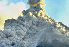 Giliran Merapi Luncurkan Awan Panas 