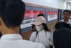 Mengenakan Topi dan Masker, Dinar Candy Penuhi Panggilan Polda Jambi Terkait Kasus Pemalsuan Dokumen