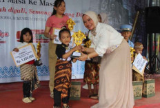 Ratusan Anak Pamerkan Pakaian Pejuang Tempo Dulu