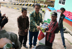 PT. BSS serahkan CSR kepadaTigaDesa di Kecamatan Maro Sebo