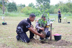 Polres Bungo Tanam 10 Juta Pohon