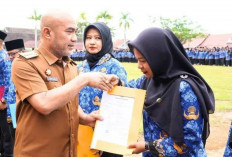 Bupati Bungo Dedy Putra Serahkan 988 SK PPPK Formasi 2024