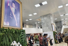 Gedung Parlemen Dihias Ornamen Bunga Jelang Pelantikan Presiden