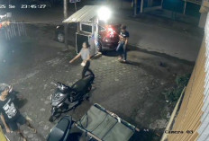 Memalukan, Muda-Mudi Pakai Mobil CRV Curi Bensin dan Terekam CCTV