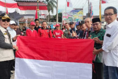 Sambut HUT RI ke-79, Wali Kota Ahmadi Bagikan Ribuan Bendera Merah Putih