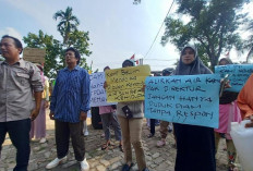 Warga Geruduk PDAM Muaro Jambi Tuntut Air Bersih dan Ganti Rugi