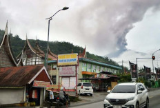 Diiringi Dentuman Keras, Gunung Marapi Sumatera Barat Erupsi Lagi