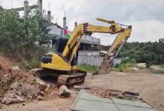 Pagar Gudang Ekspedisi Dirobohkan Tetangganya dengan Excavator, Ternyata Ini Penyebabnya