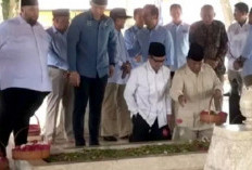 Prabowo Kunjungi Makam Bung Karno di Blitar