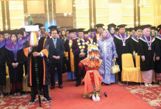 Rapat Terbuka Senat XXXI STIKES Harapan Ibu Jambi Mewisuda 223 Mahasiswa 