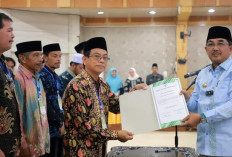 Bupati Tanjabbar Anwar Sadat Kukuhkan Pengurus FKUB