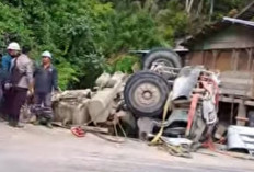 Truk Pengangkut Material PLTA Terbalik, Supir Dikabarkan Meninggal