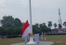 Bendera Terlilit Tali, Upacara Pengibaran Bendera HUT RI ke-79 di Kantor Gubernur Jambi Sempat Tegang