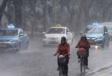 Hujan Lebat Guyur Banyak Kota Besar, Waspada Banjir dan Petir!