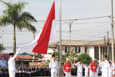 Bupati Anwar Sadat Pimpin Upacara HUT RI ke-80 di Alun-Alun Kuala Tungkal
