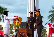 Sukses Jalankan Tugas Pembawa Baki Penurunan Bendera, Azel Banggakan Keluarga dan Sekolah