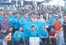 Tim Dayung Gelora (Amayra Azzalfa) Juara 1 Lomba Pacu Perahu Tradisional