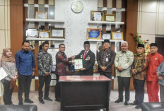 Pj Bupati Sarolangun Terima 51 Sertifikat Aset dari BPN