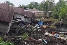 Tiga Rumah Rusak Akibat Longsor di Mendahara, Warga Diminta Waspada
