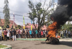 Warga Pedukun Demo di Kantor Bupati Bungo, Minta Datuk Rio Mundur 